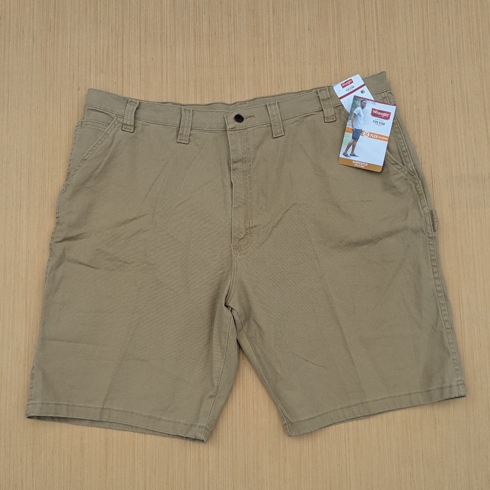 NWT Wrangler Carpenter Canvas Kahai Beige Flex Comfort Shorts Men's 44 - Picture 1 of 4